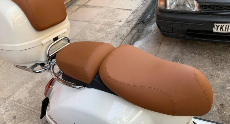 Εκλάπη PIAGGIO VESPA GTS 300 πινακίδα ΤΖΧ894 χρώμα λευκό με μπαγκαζιέρα λευκή ,παρμπριζ, και διπλή σέλα καφέ-μουσταρδί Μηχανή- Μενεκράτους 100